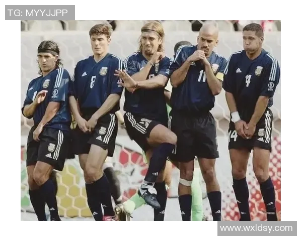 与足球明星亲密合影的P图技巧分享,轻松打造明星同框效果 与足球明星亲密合影的P图技巧分享,轻松打造明星同框效果