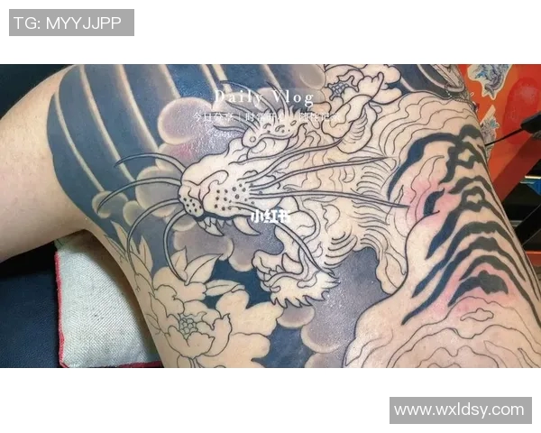 足球明星背部纹身老虎的故事与意义揭秘